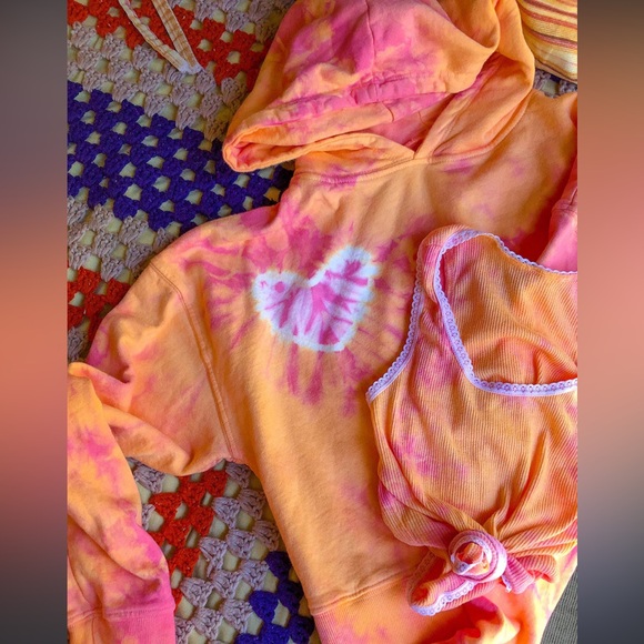 Frankie’s Bikinis NWT Burl Sweatshirt in Sherbert Tie Die Size Small - Picture 1 of 12